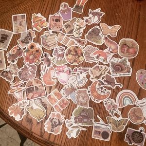 📦📬💌 FREE sticker with purchase!